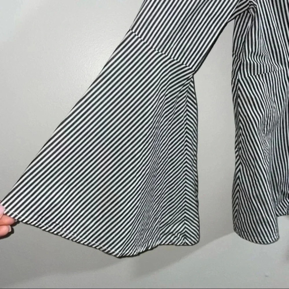 1st sight striped blouse with bell sleeves Small - Picture 4 of 6